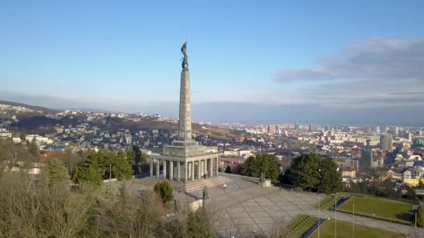 Monumento a la Guerra de Eslavina en Bratislava — Vídeos de Stock