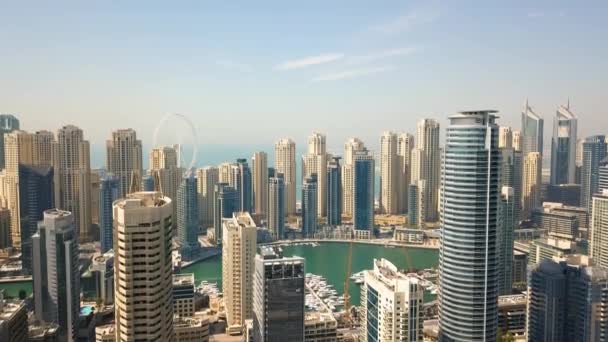Flygfoto över Dubai Marina district — Stockvideo