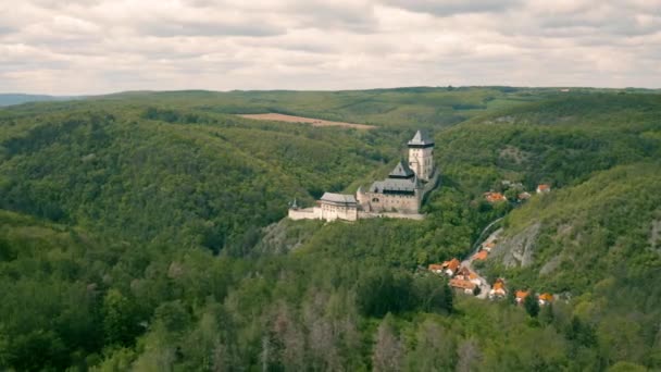 Aerial view of Karlstejn Castle — Stock Video