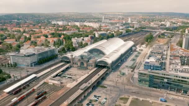 Letecký pohled na drážďanské centrální nádraží — Stock video