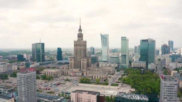 Luchtfoto van het centrum van Warschau — Stockvideo
