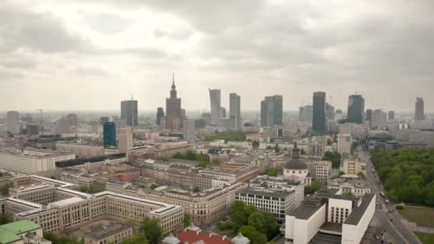 Luchtfoto van het centrum van Warschau — Stockvideo