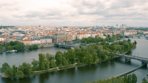 Stadsgezicht van Praag — Stockvideo