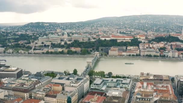 Paesaggio urbano di Budapest in una giornata nuvolosa — Video Stock