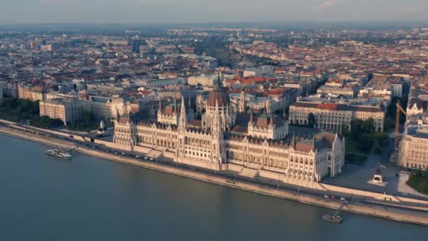 Ungarns Parlament in Budapest — Stockvideo