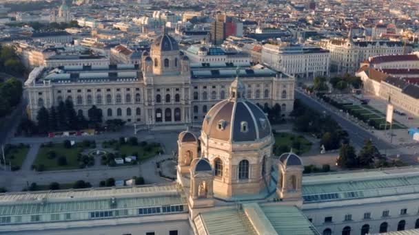 Luchtfoto van Maria-Theresien-Platz in Viena — Stockvideo