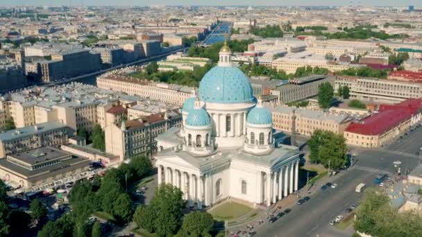 Trefaldighetskyrkan i St. Petersburg — Stockvideo