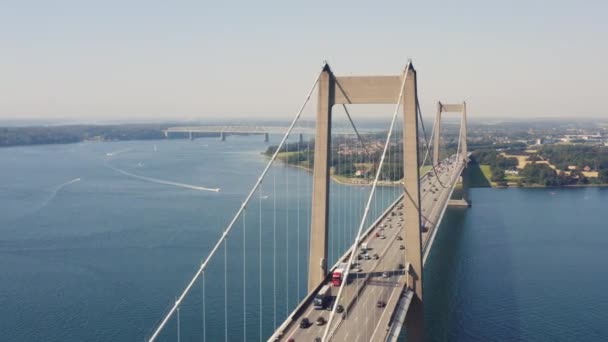 Nieuwe kleine belt brug in Denemarken — Stockvideo