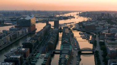 Gün batımından önce Hamburg Cityscape