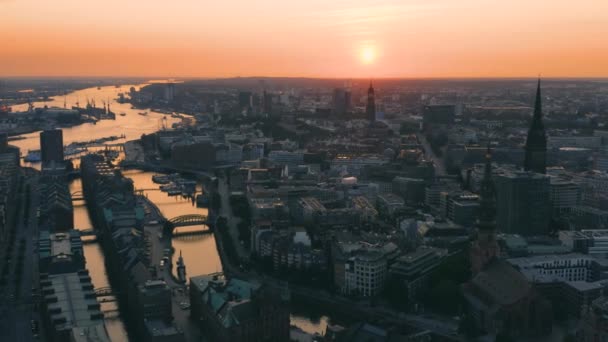 Cityscape van Hamburg voor zonsondergang — Stockvideo