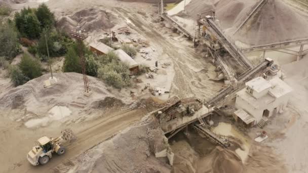 Zicht vanuit de lucht op steengroeve — Stockvideo