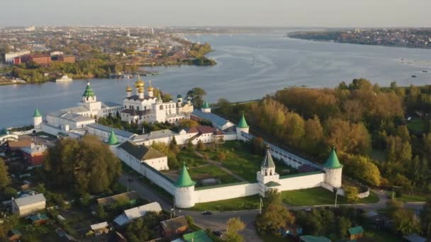 Ипатьев монастырь в Костроме — стоковое видео