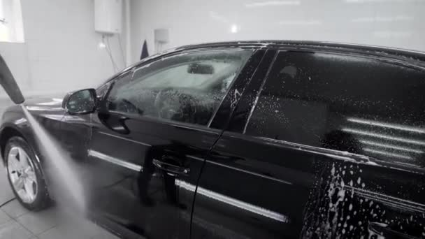 Preto auto em lavagem de carro — Vídeo de Stock