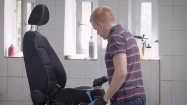 Adam araba koltuğu püskürtücü üzerinden serpme