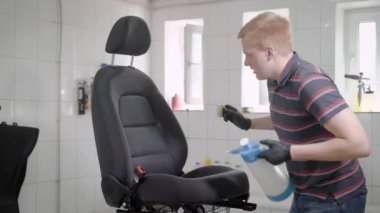 Adam araba koltuğu püskürtücü üzerinden serpme