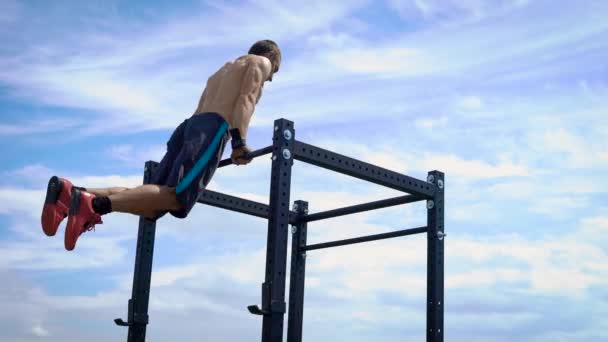 Athletic male sportsman training outside on special equipment. — Stock Footage Athletic male sportsman training outside on special equipment. Royalty Free Stock Video