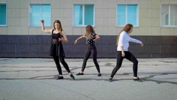 Mujeres bonitas bailando jazz — Vídeos de Stock