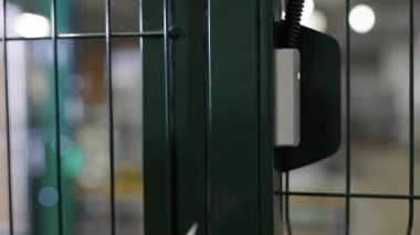 üretim mühendisi gizli bir atölye bir bitki olarak elektromanyetik kilit kapı açma ve girme