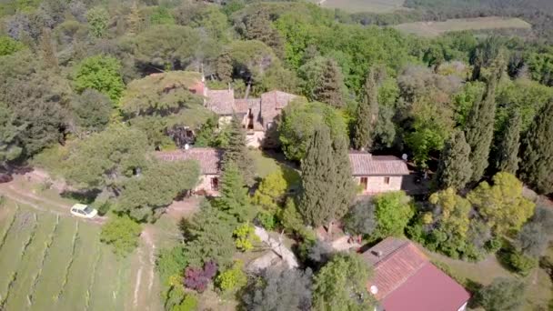 Fantástica vista aérea de una Toscana a la luz del día en verano . — Vídeo de stock