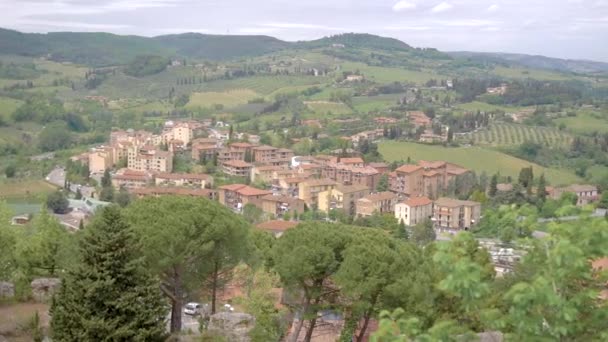 Vista del suburbio italiano en Toscana. Hermosa arquitectura de baja altura . — Vídeo de stock