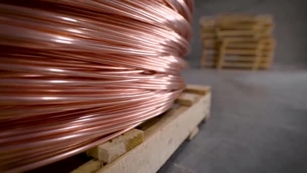 Copper rod. Thick copper wire coiled into a huge bobbin. Copper is one of the rare metals used everywhere. — Stock Video