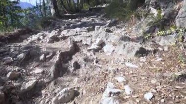 spor ayakkabı izinde faaliyet dağlar, açık havada yürüyüş