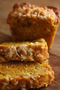 Cevizli kabak ekmek dilimlenmiş