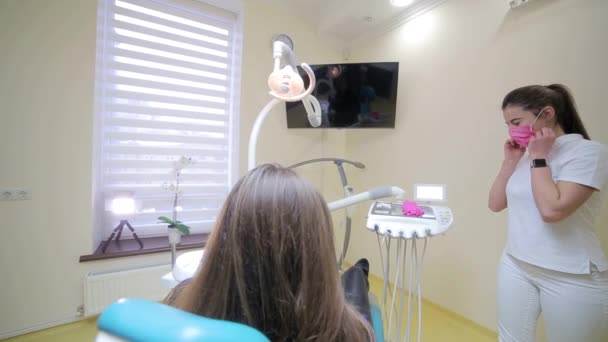 Dentist Studying Girls Teeth Dentist Using Mirror Dental Examination Girl — Stock Video