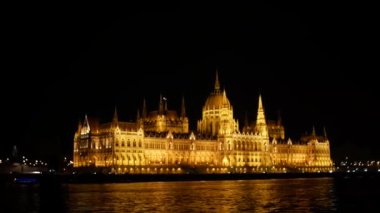 Budapeşte Gece Parlamentosu 4k formatında çekim