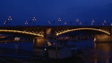 Gece Budapeşte, Macaristan Zincirli Köprü ve Parlemento binası