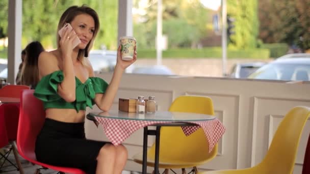 Una Mattina Bella Donna Elegante Caffè All Aperto Con Caffè — Video Stock