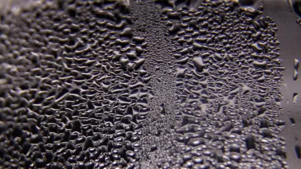 Drops of water flow down the glass. Raindrops on the window. — Stock Video