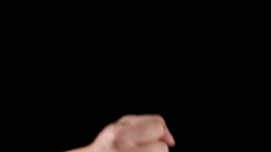 Taş kağıttan yapılmış oyun makası. Tartışmalı oyun