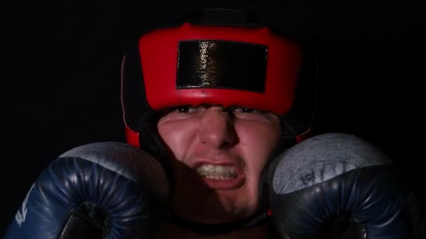 Angry athlete boxer shouting at opponent. — Stock Video