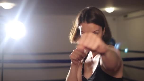 Girl boxer practices punches. Professional women's boxing — Stock Video