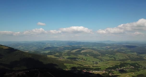 Ukrayna Karpatlarının Güzel Dağları Beyaz Bulutlu Dağlar — Stok video