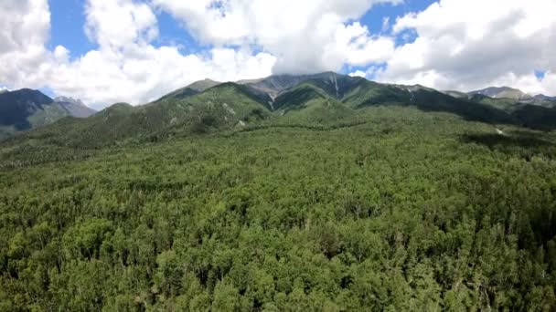 Zdjęcia Lotnicze Lot Górach Drone Powoli Wznoszą Się Latające Nad — Wideo stockowe