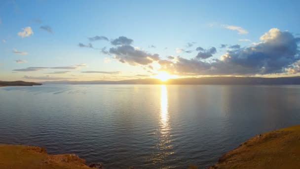 美丽的日落在湖 海景鸟瞰图 — 图库视频影像