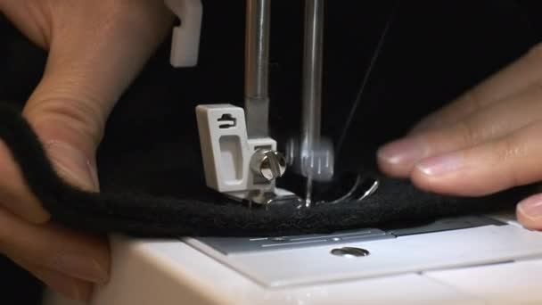 Close-up of sewing machine needle rapidly moves up and down — Stock Video