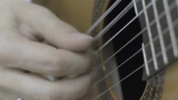 Tocando guitarra clásica — Vídeos de Stock