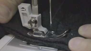 Dikiş makinesi iğnesi hareket halinde
