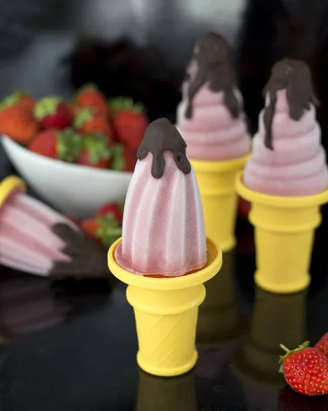 arka plan - nefis sağlıklı çilekli dondurma