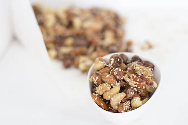 Fındık ürün yelpazesine. Kaju fıstığı, fındık, ceviz, tohumlar. Gıda mix arka plan.