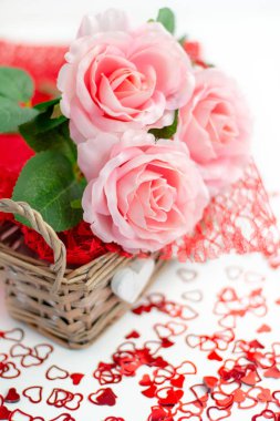 Güller ve beyaz arka plan, Sevgililer günü arka plan, düğün günü kalpleri