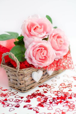 Güller ve beyaz arka plan, Sevgililer günü arka plan, düğün günü kalpleri