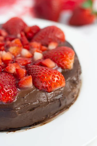 Клубничный шоколадный торт — стоковое фото