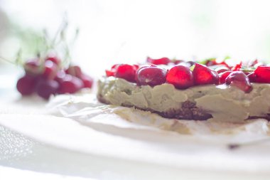 Çiğ Sağlıklı Paleo Avokado Limonlu Kek Muz ve Kirazlı