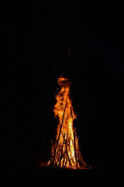 Midzomernacht. vreugdevuur vuur ritueel van Ivana Kupala — Stockfoto