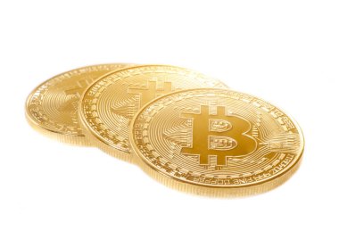 Bitcoin. Fiziksel bit sikke. Dijital para. Cryptocurrency. Beyaz arka plan üzerinde izole bitcoin simgesi olan altın sikke.