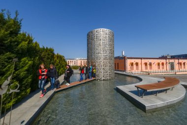 Ukrayna Shabo. 02 Nisan 2017. Fontan Dionysos. Shabo şarap Kültür Merkezi Odessa region. Bir çeşme şehir ortamında, şehir Çeşme güneşli bir günde, sanat sıçraması